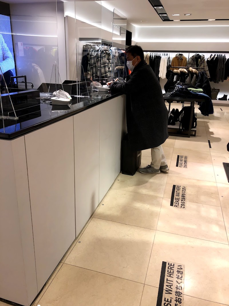 Zara 梅田店 大阪府大阪市北区茶屋町 衣料品店 衣料品 グルコミ