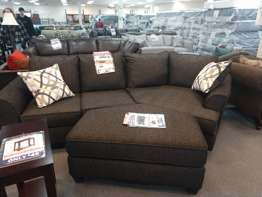 Furniture Store «American Freight Furniture and Mattress», reviews and photos, 7102 Turfway Rd, Florence, KY 41042, USA