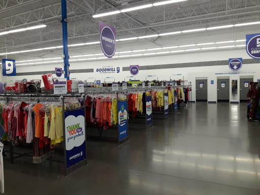 Thrift Store «99th & Camelback Goodwill Retail Store & Donation Center», reviews and photos, 10005 W Camelback Rd, Phoenix, AZ 85037, USA