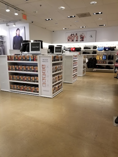 Clothing Store «Banana Republic», reviews and photos, 241 Fort Evans Rd NE, Leesburg, VA 20176, USA