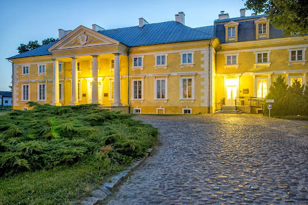 Pałac Racot i Stadnina Koni Dworcowa 5, 64-000 Racot, Polska