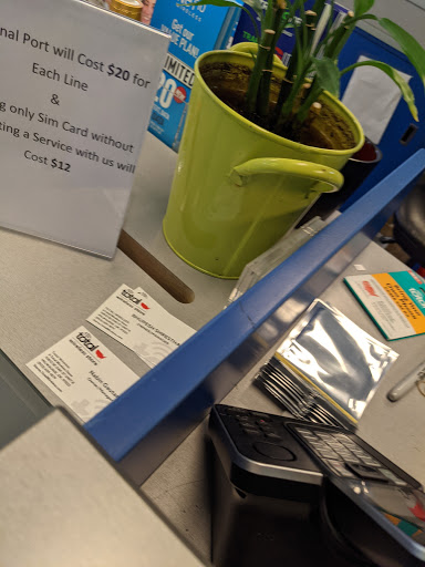 Cell Phone Store «Tracfone Wireless Exclusive Store (Cellphone Repair- iPhone Repair- Screen Repair)», reviews and photos, 10812 SE Oak St b, Portland, OR 97222, USA