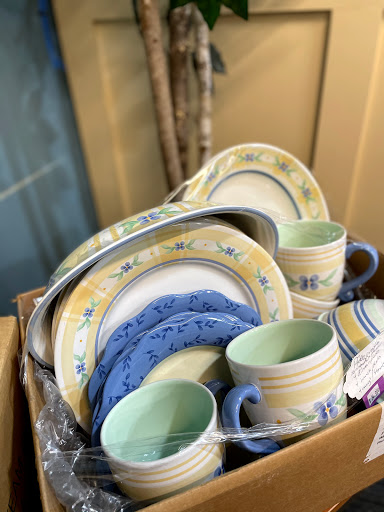 Thrift Store «Missions Thrift Store», reviews and photos, 2721 E Millbrook Rd, Raleigh, NC 27604, USA