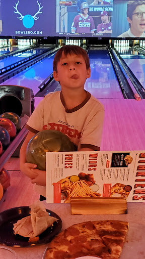 Bowling Alley «Brunswick Zone Lakeside Lanes», reviews and photos, 1254 Dougherty Ferry Rd, Valley Park, MO 63088, USA