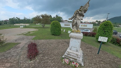 Monument Aux Morts - Beaucroissant à Beaucroissant