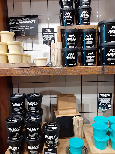 Cosmetics Store «Lush Cosmetics», reviews and photos, 7014 E Camelback Rd, Scottsdale, AZ 85251, USA