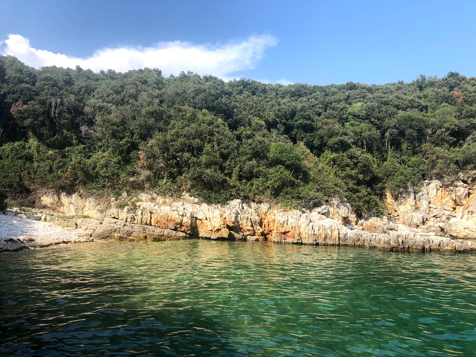 Foto av Jarovica beach med flera små vikar
