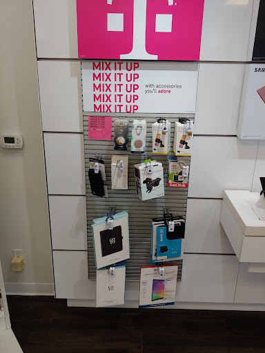 Cell Phone Store «T-Mobile», reviews and photos, 1920 Crest View Dr, Hudson, WI 54016, USA