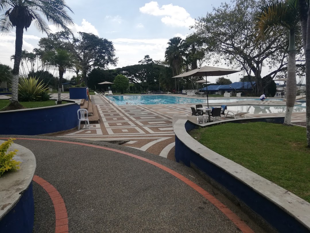 Club Del Comercio Campestre