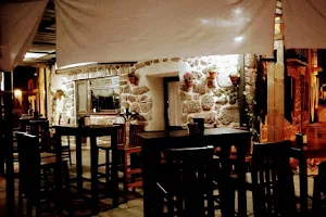 Bar restaurante BLANCO Y NEGRO desde 1990 image