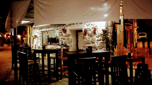 Bar restaurante BLANCO Y NEGRO desde 1990 C. Mayor, 29, 05113 Burgohondo, Ávila, España