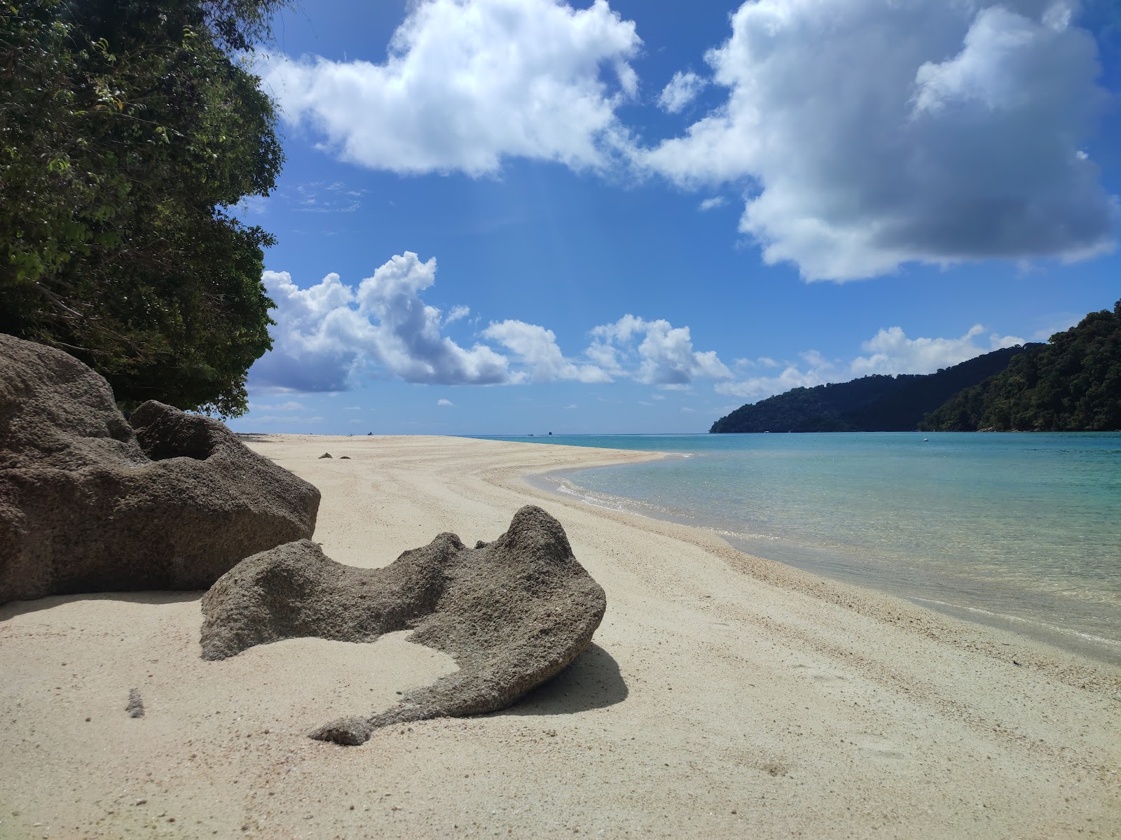 Foto von Chong Khat Bay Strand mit sehr sauber Sauberkeitsgrad