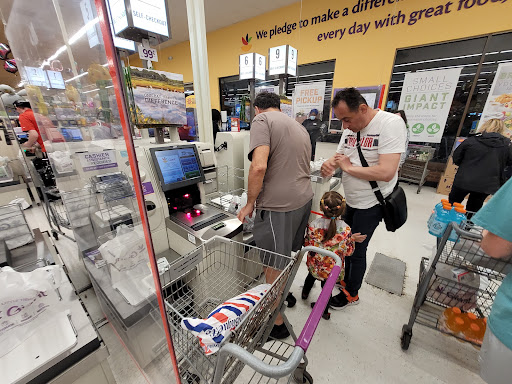 Grocery Store «Giant Food», reviews and photos, 10400 Old Georgetown Rd, Bethesda, MD 20814, USA