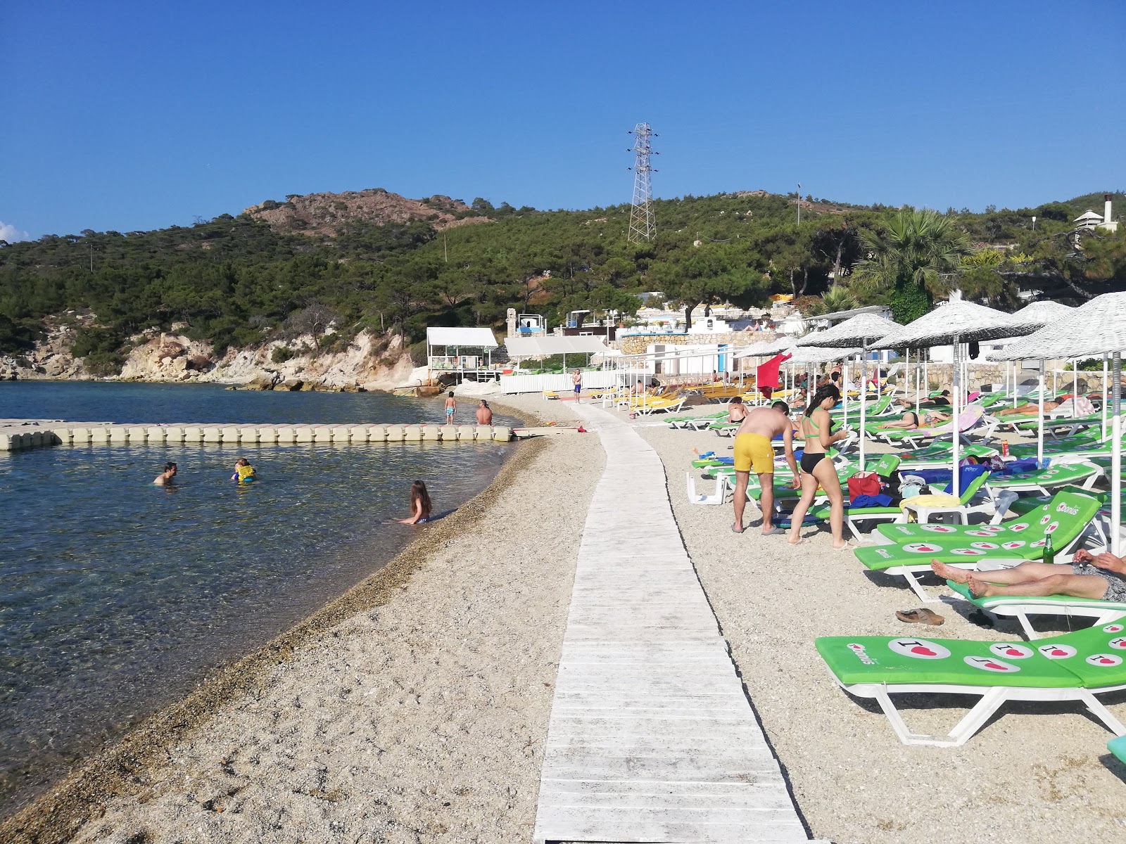 Foto di Bueno Club beach II con una superficie del acqua cristallina