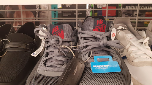 Clothing Store «Ross Dress for Less», reviews and photos, 7511 Lemont Rd, Darien, IL 60561, USA