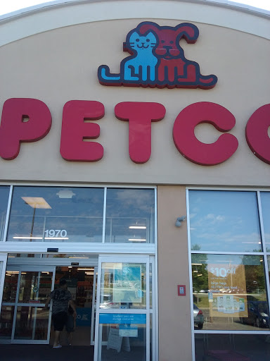 Pet Supply Store «Petco Animal Supplies», reviews and photos, 1970 S Robert St, West St Paul, MN 55118, USA