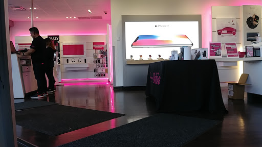 Cell Phone Store «T-Mobile», reviews and photos, 237 S Research Pl, Central Islip, NY 11722, USA