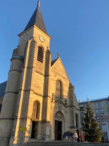 Église catholique ️ Église Saint-Étienne Issy-les-Moulineaux