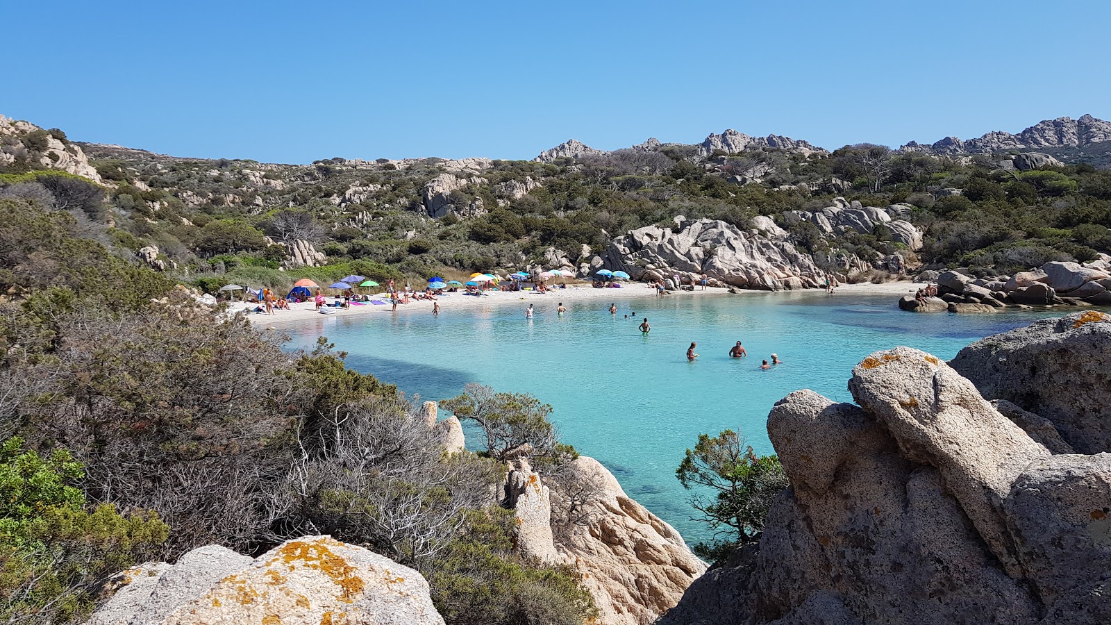 Fotografija Cala Serena z svetel pesek površino