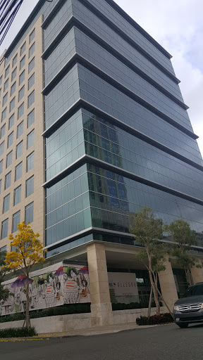 Roble Corporate Center