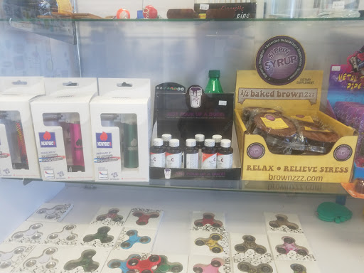 Tobacco Shop «J&J Smoke Shop», reviews and photos, 4520 Hallandale Beach Blvd, Pembroke Park, FL 33023, USA