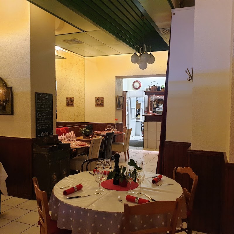 2 La Rue Restaurant