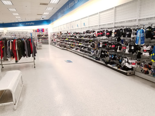 Clothing Store «Ross Dress for Less», reviews and photos, 1023 Edwards Ferry Rd NE, Leesburg, VA 20176, USA