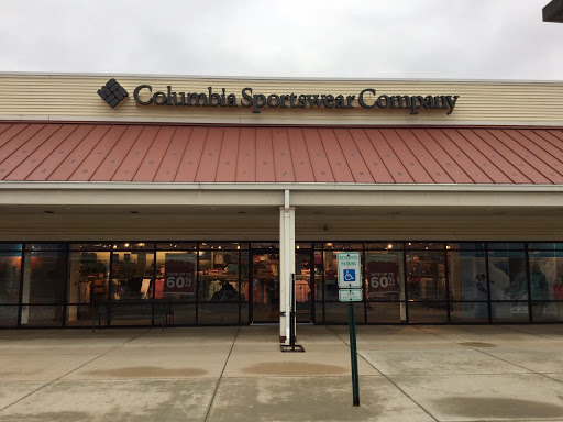 Sportswear Store «Columbia Sportswear Outlet Store at Edinburgh Premium Outlets», reviews and photos, 11715 NE Executive Dr #100, Edinburgh, IN 46124, USA
