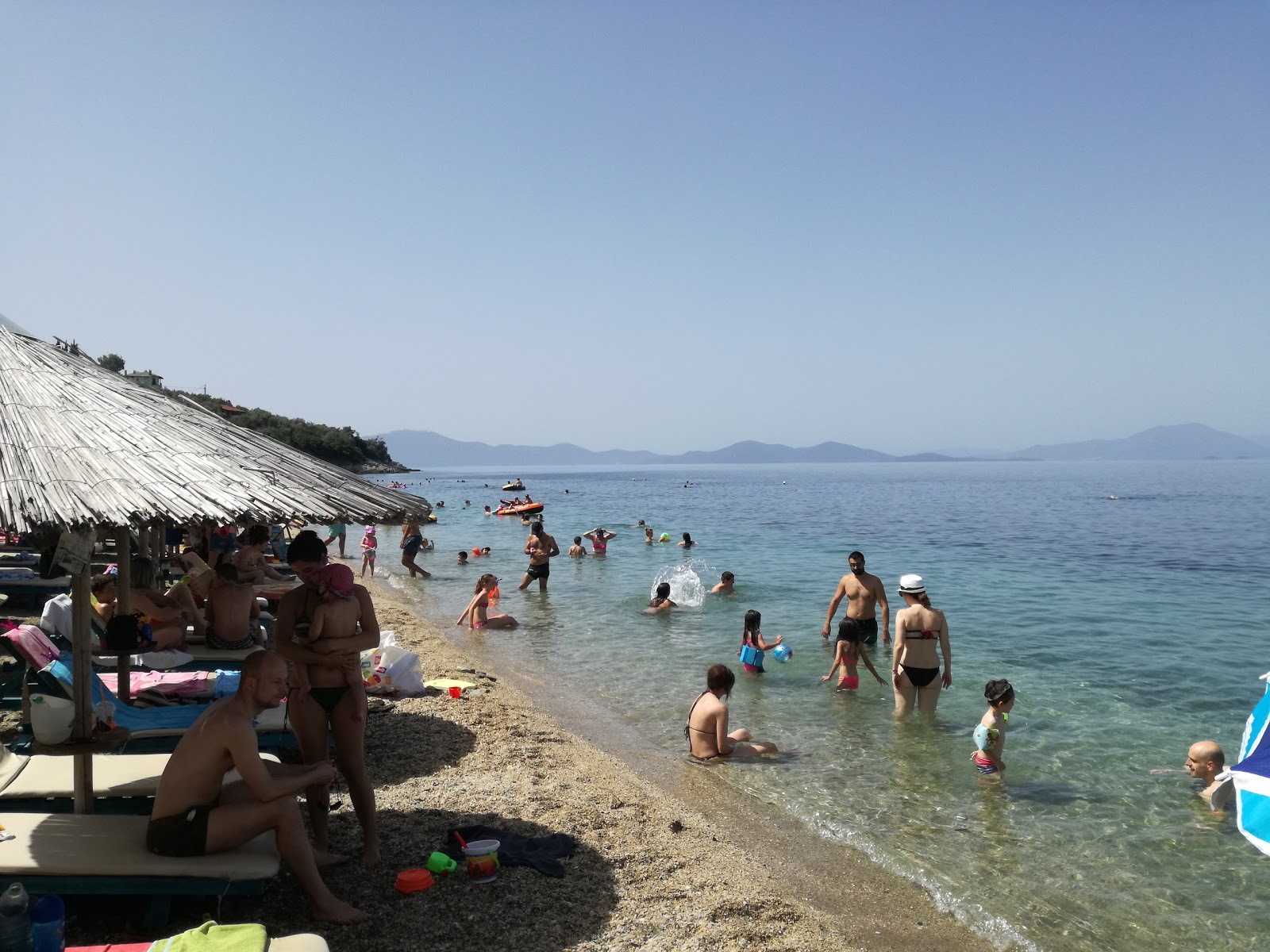 Ampovos beach的照片 和它美丽的风景
