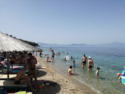 Foto di Ampovos beach e il suo bellissimo paesaggio