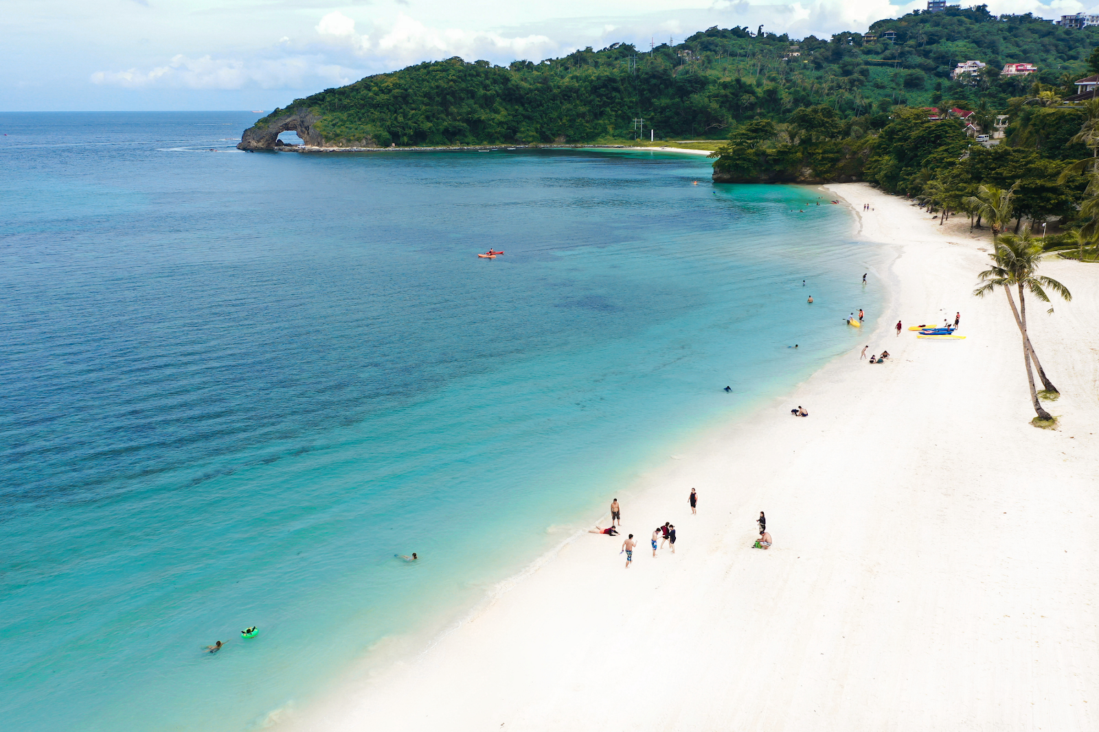 Foto de Playa de Iligan con arena fina blanca superficie