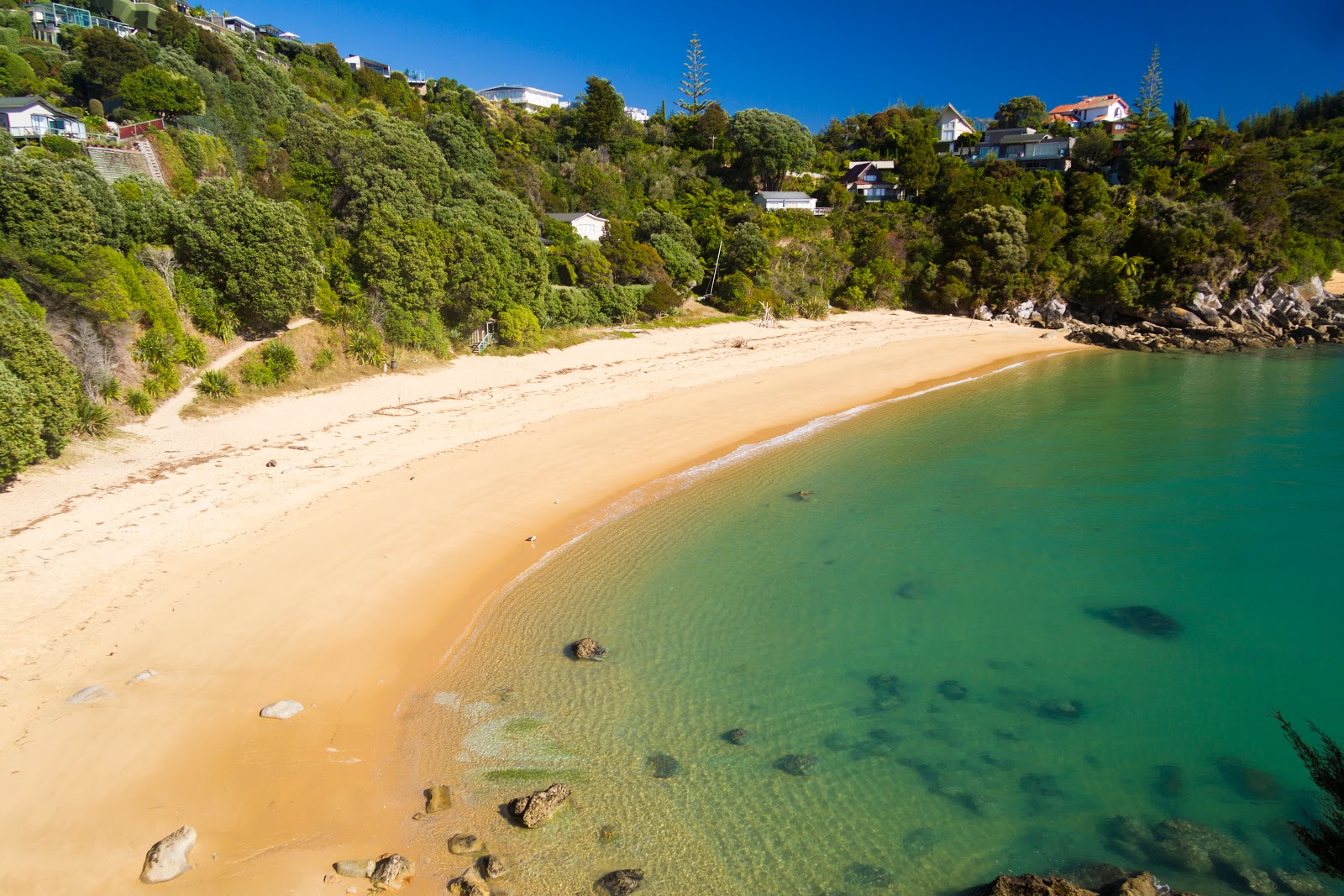 Breaker Bay Beach on the map with photos and reviews🏖️
