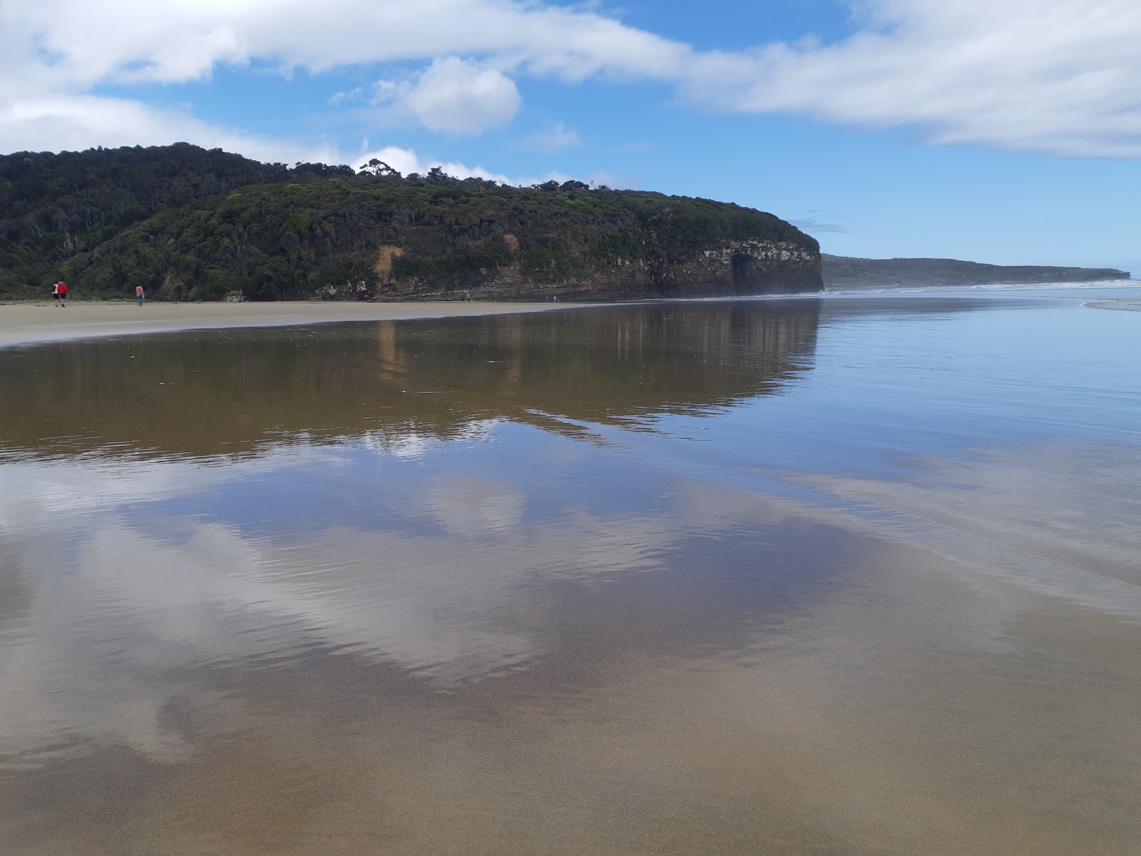 Foto von Waipati Beach mit langer gerader strand