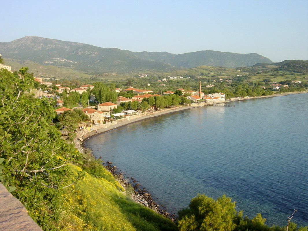 Paralia Molivos'in fotoğrafı çakıl ile kum yüzey ile