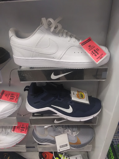 Sporting Goods Store «Big 5 Sporting Goods», reviews and photos, 4902 E Kings Canyon Rd, Fresno, CA 93727, USA