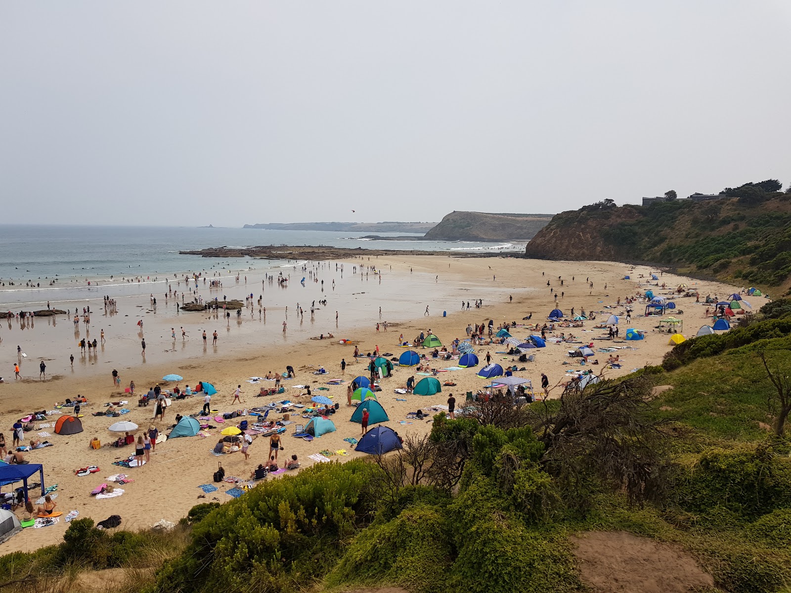 Foto de YCW Beach - lugar popular entre os apreciadores de relaxamento