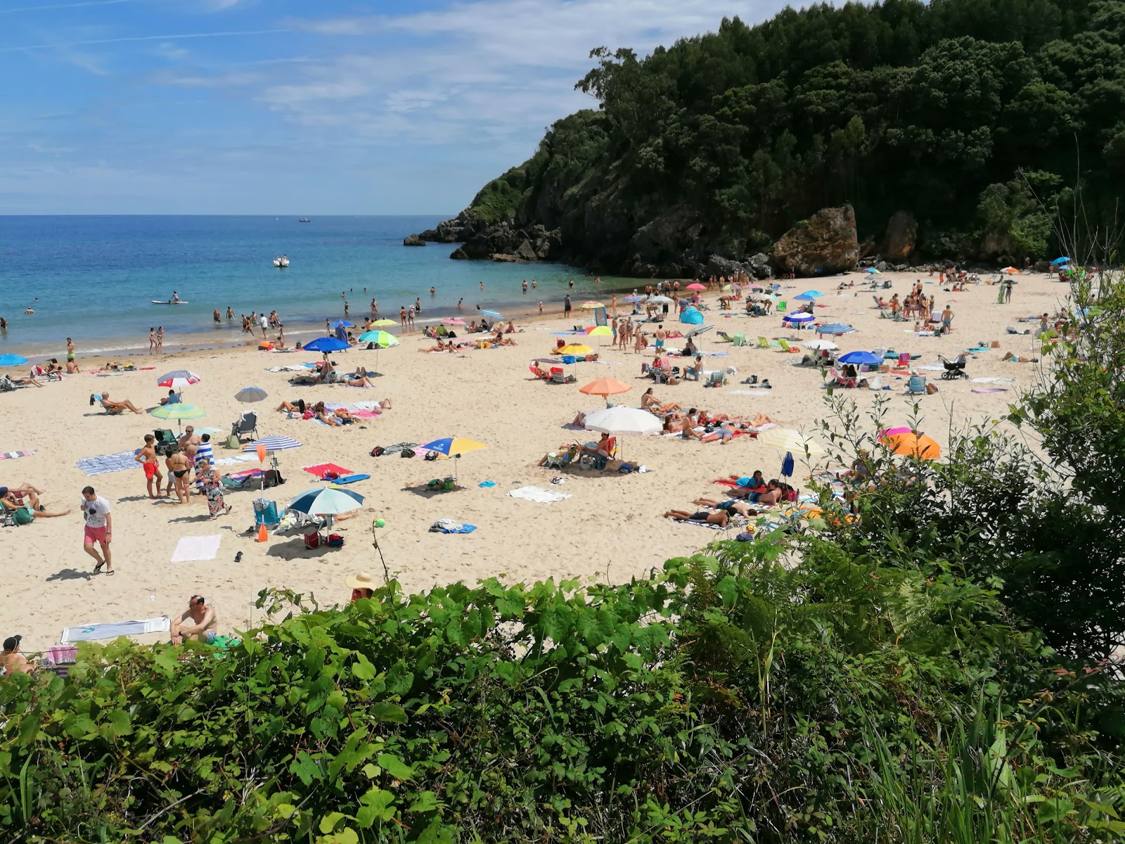 Foto av Playa de Toranza med vit fin sand yta