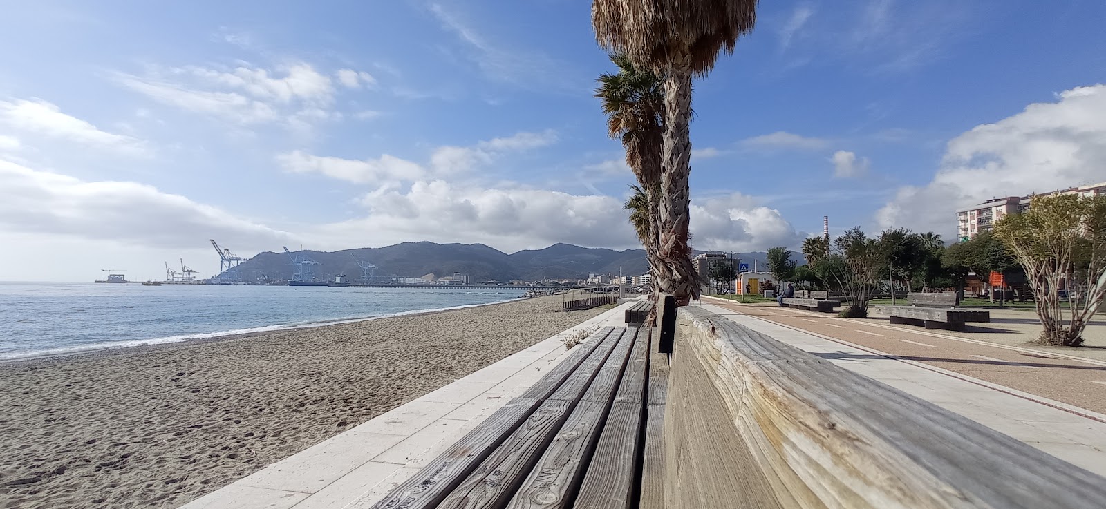 Foto von Zinola Beach - beliebter Ort unter Entspannungskennern