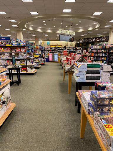 Book Store «Barnes & Noble», reviews and photos, 230 Main St, White Plains, NY 10601, USA