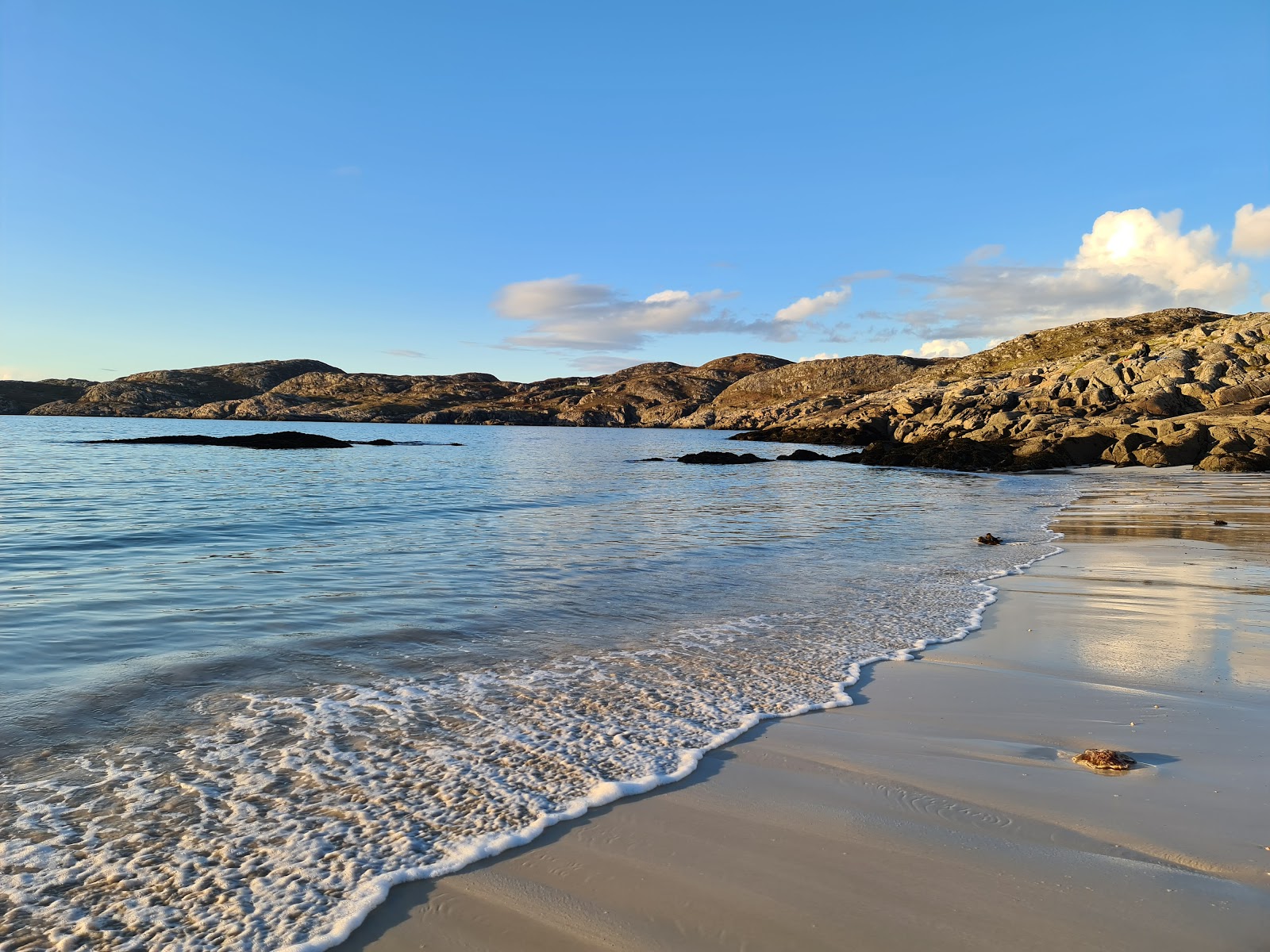 Photo de Achmelvich Bay situé dans une zone naturelle