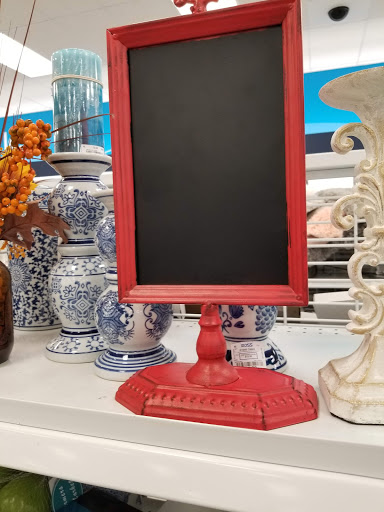 Clothing Store «Ross Dress for Less», reviews and photos, 1301 N Lewis Ave, Waukegan, IL 60085, USA