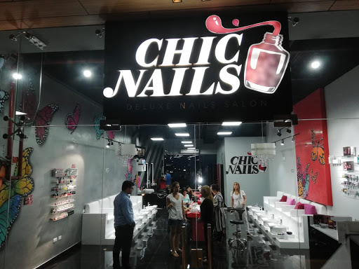 Salon Chic Nails