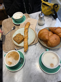 Croissant du Restaurant servant le petit-déjeuner Land&Monkeys Amsterdam à Paris - n°11