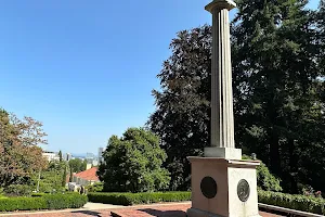 Lewis and Clark Column image