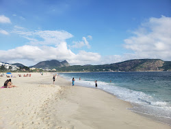 Praia de Camboinhas'in fotoğrafı geniş bir kıyı şeridi ile birlikte