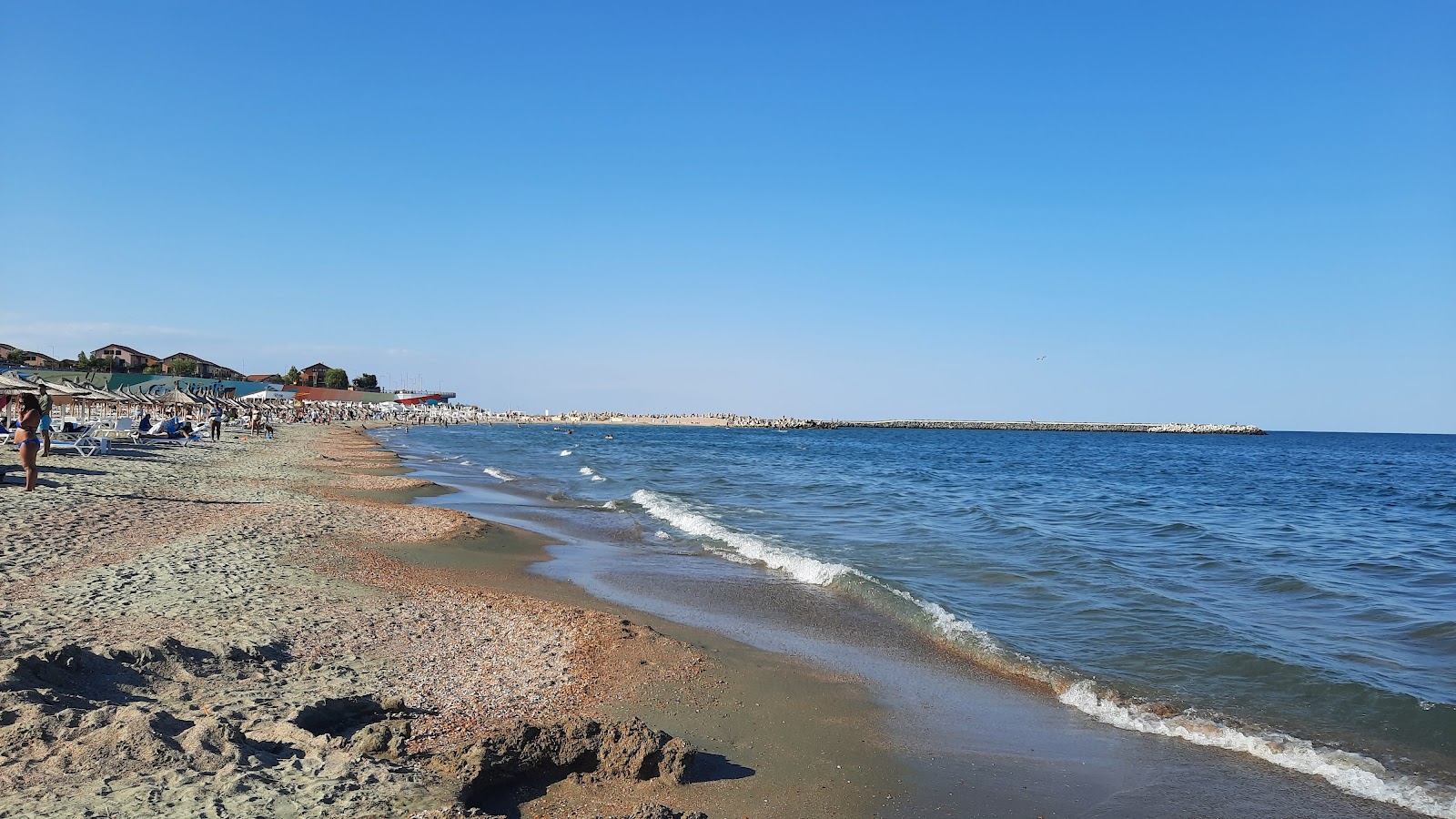 Foto di Mystic beach City con costa lunga e dritta