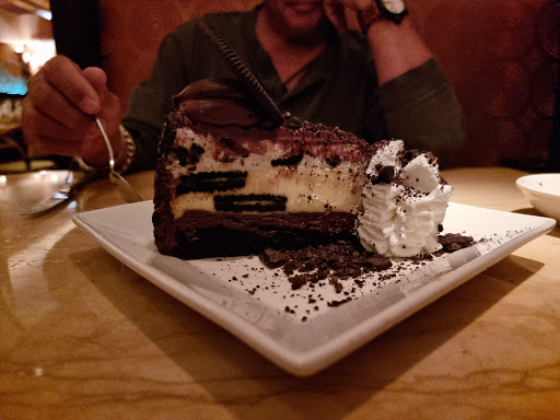 Restaurant «The Cheesecake Factory», reviews and photos, 2402 East Camelback, Phoenix, AZ 85016, USA
