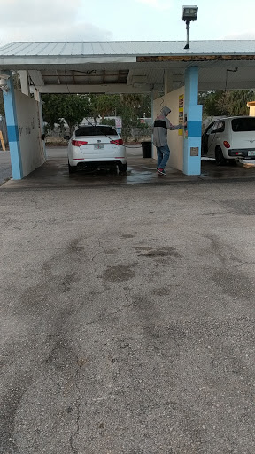 Salty Dog Car Wash - Big Tree en South Daytona