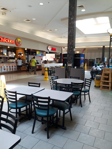 Shopping Mall «Oakland Mall», reviews and photos, 412 W 14 Mile Rd, Troy, MI 48083, USA