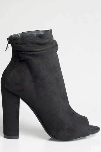 Clothing Store «Showtime Shoes - Got the Look», reviews and photos, 1000 Easton Rd #108, Wyncote, PA 19095, USA